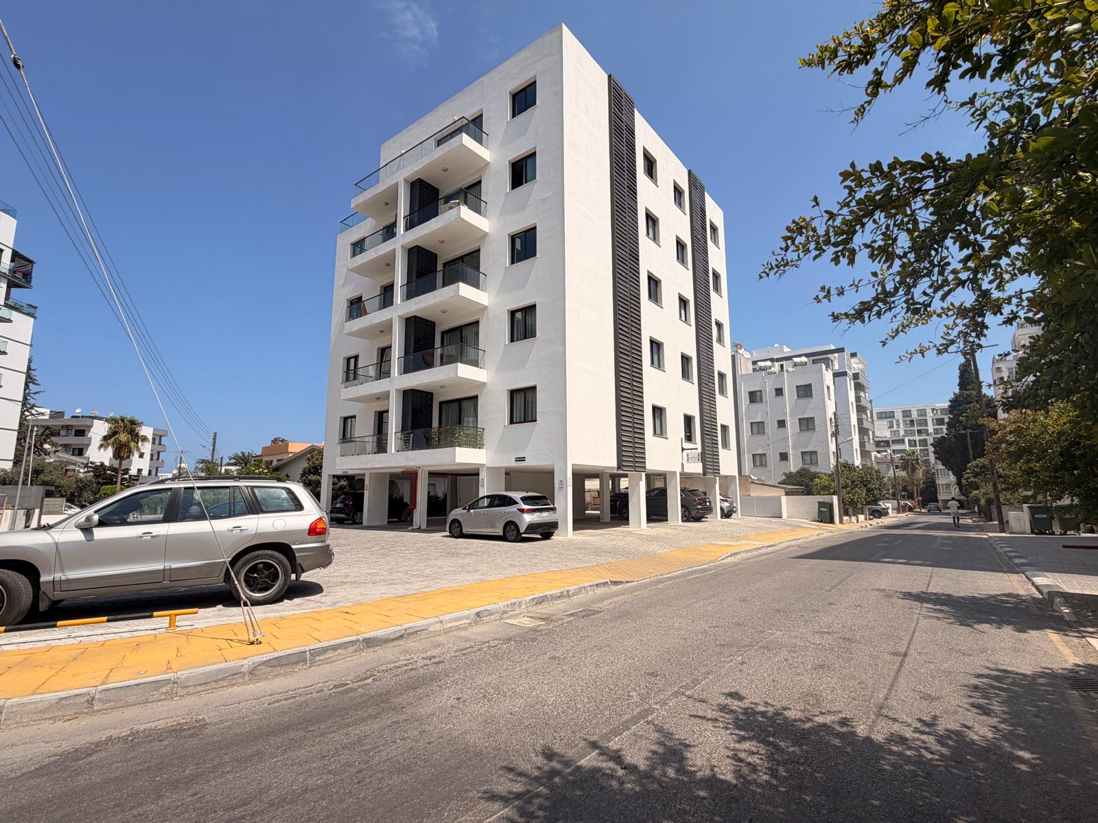 Girne Merkezde Satılık Türk Tapulu 2+1 Daire
